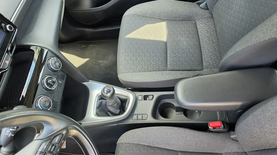 TOYOTA Yaris Cross -