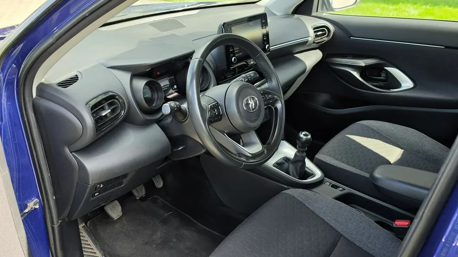 TOYOTA Yaris Cross -