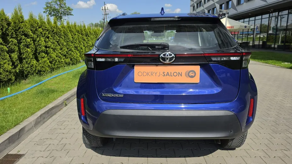 TOYOTA Yaris Cross -