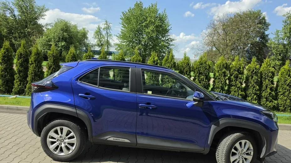 TOYOTA Yaris Cross -