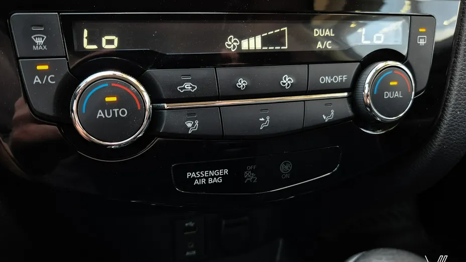 NISSAN X-Trail -