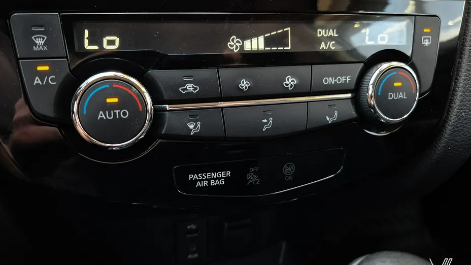 NISSAN X-Trail -