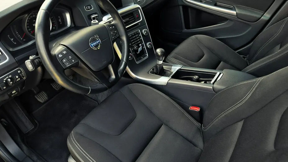 VOLVO S60 -