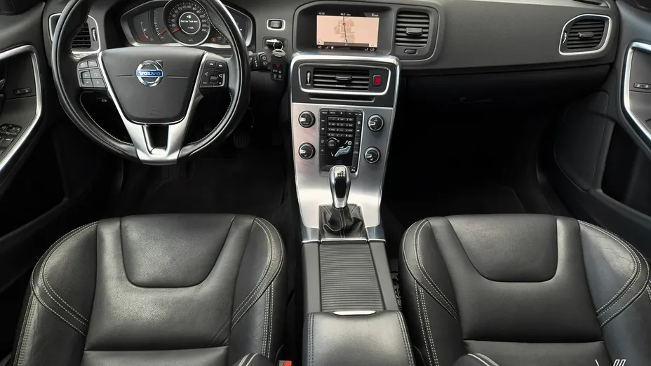 VOLVO V60 -
