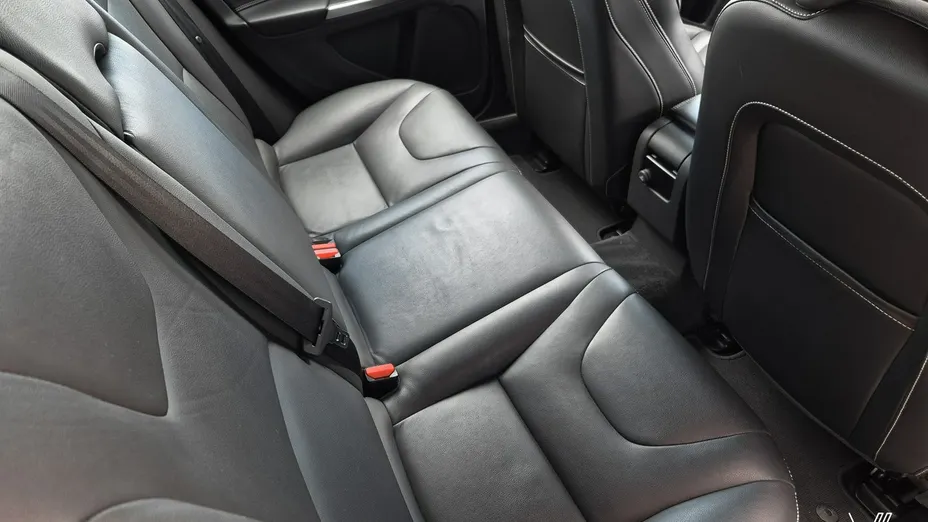 VOLVO V60 -