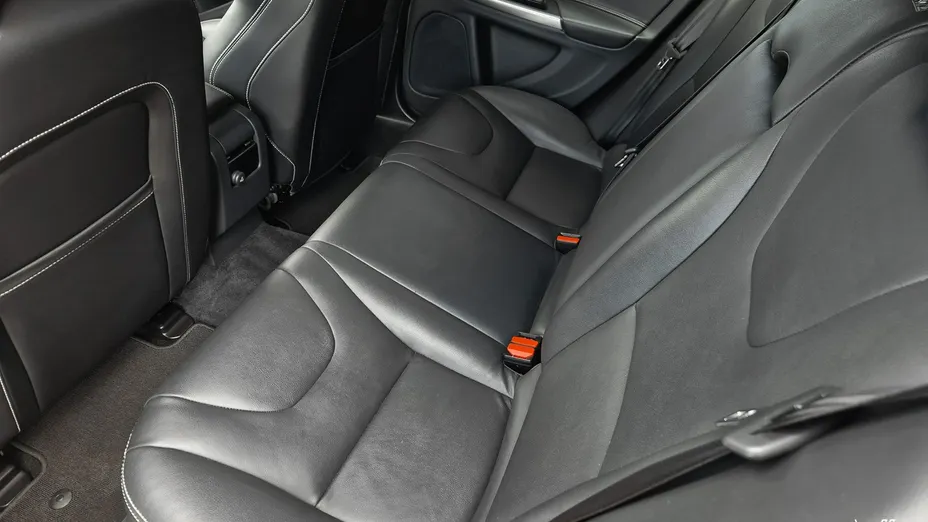 VOLVO V60 -