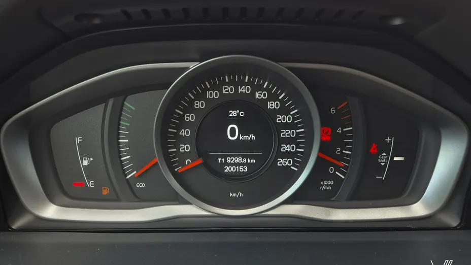 VOLVO V60 -