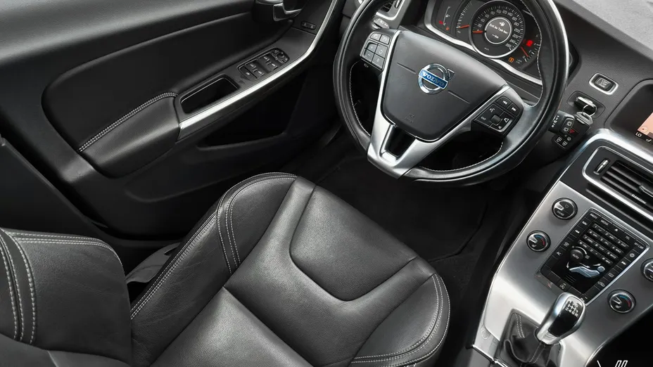 VOLVO V60 -