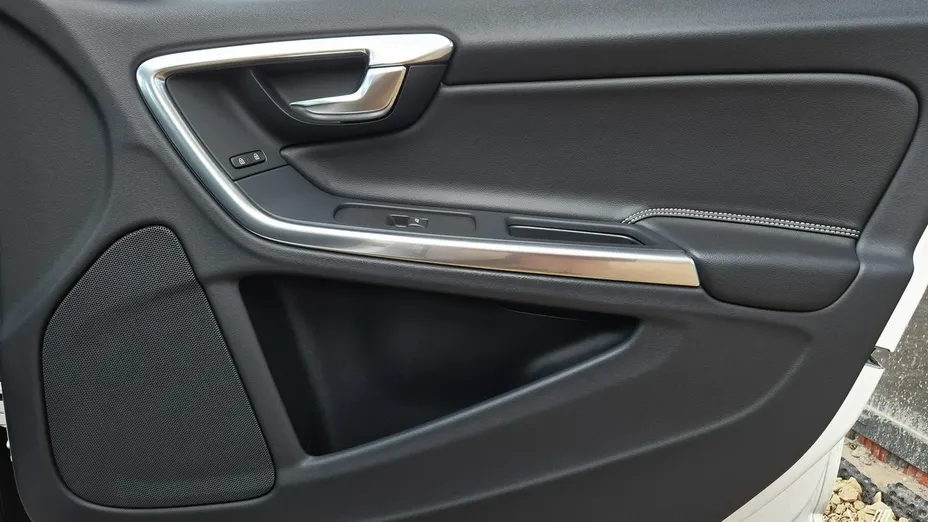 VOLVO V60 -