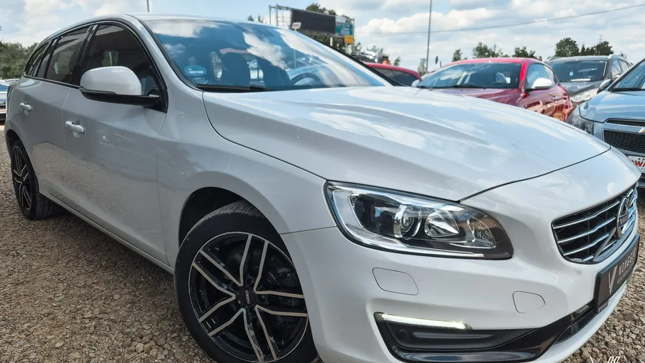 VOLVO V60 -