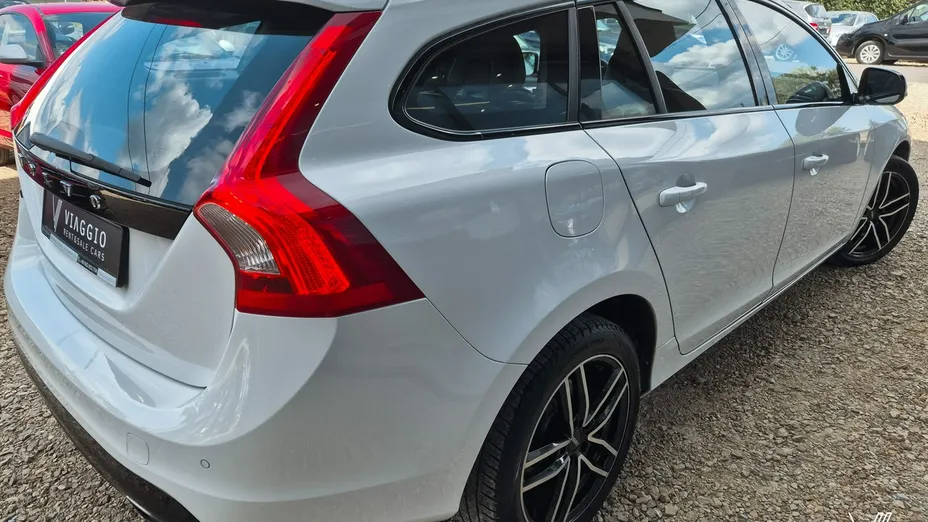 VOLVO V60 -