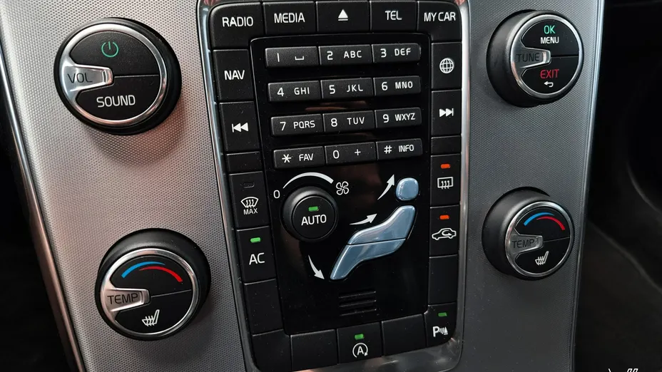 VOLVO V60 -