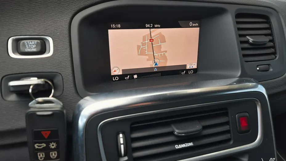 VOLVO V60 -