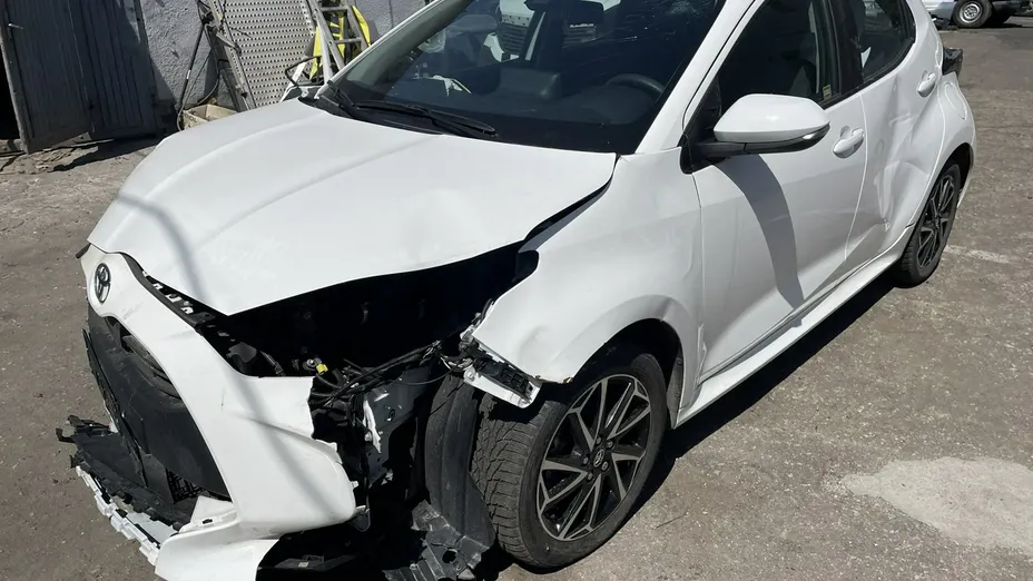 TOYOTA Yaris -