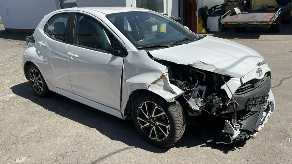 TOYOTA Yaris -