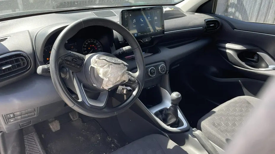 TOYOTA Yaris -