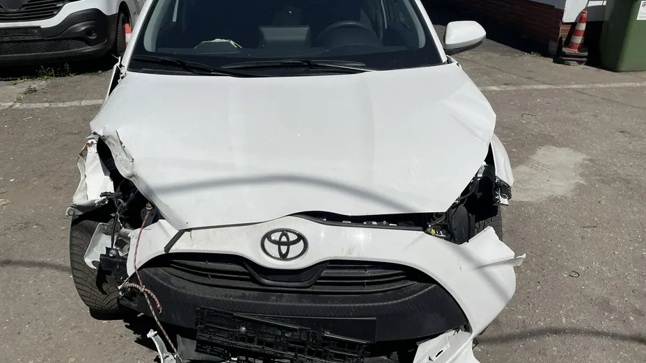 TOYOTA Yaris -