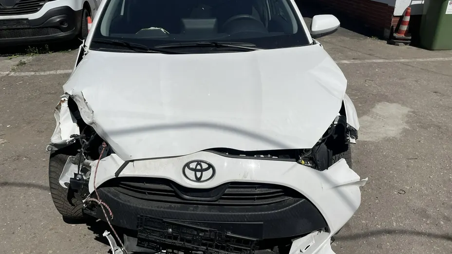 TOYOTA Yaris -