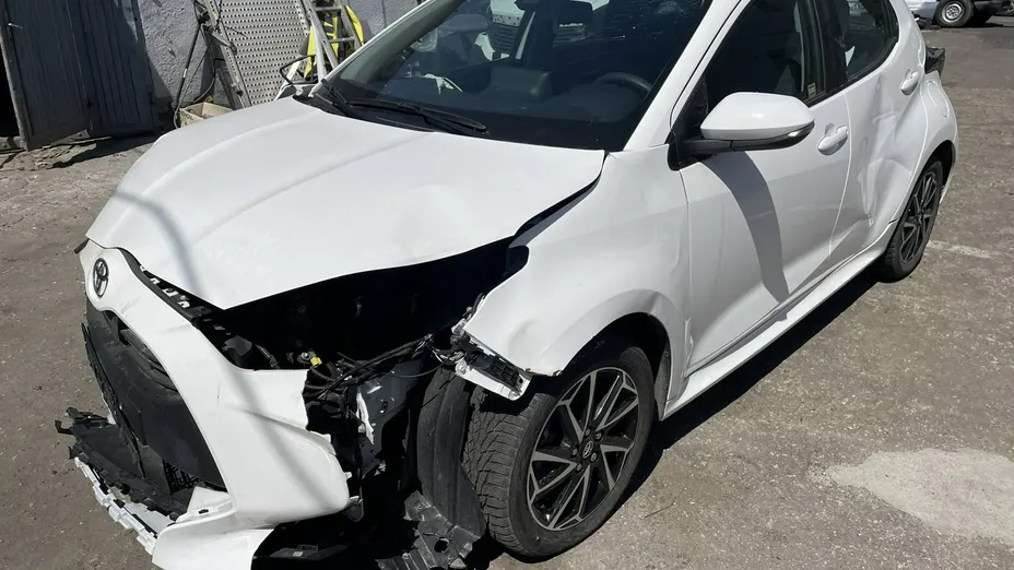 TOYOTA Yaris -