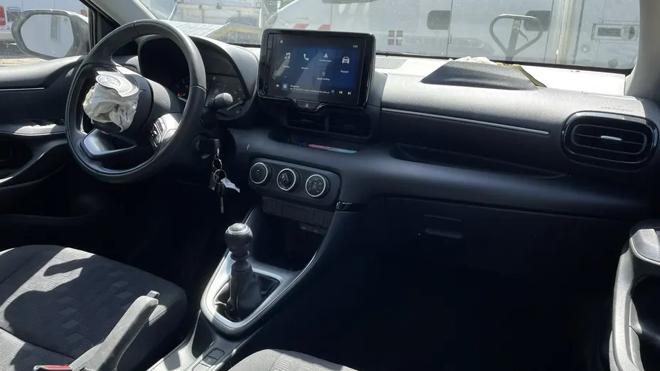 TOYOTA Yaris -