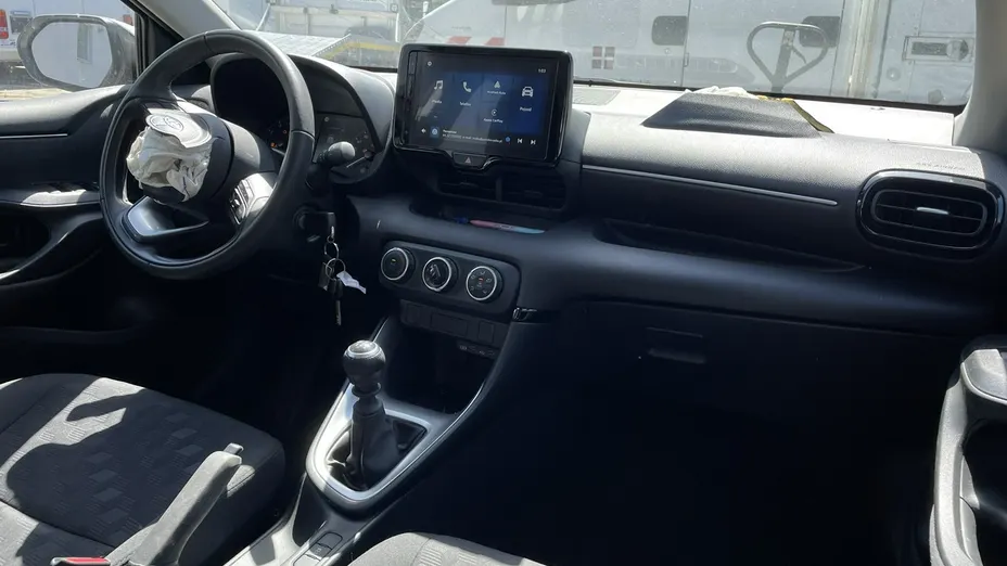 TOYOTA Yaris -