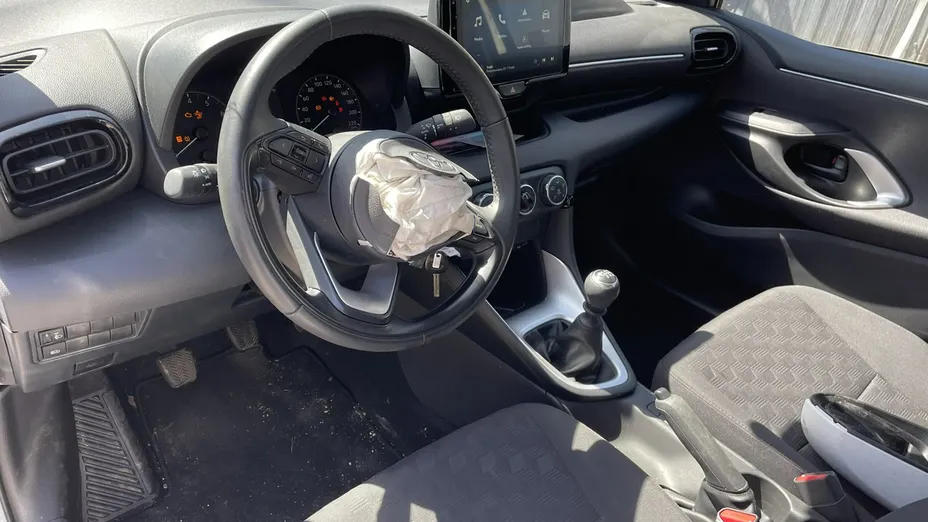 TOYOTA Yaris -