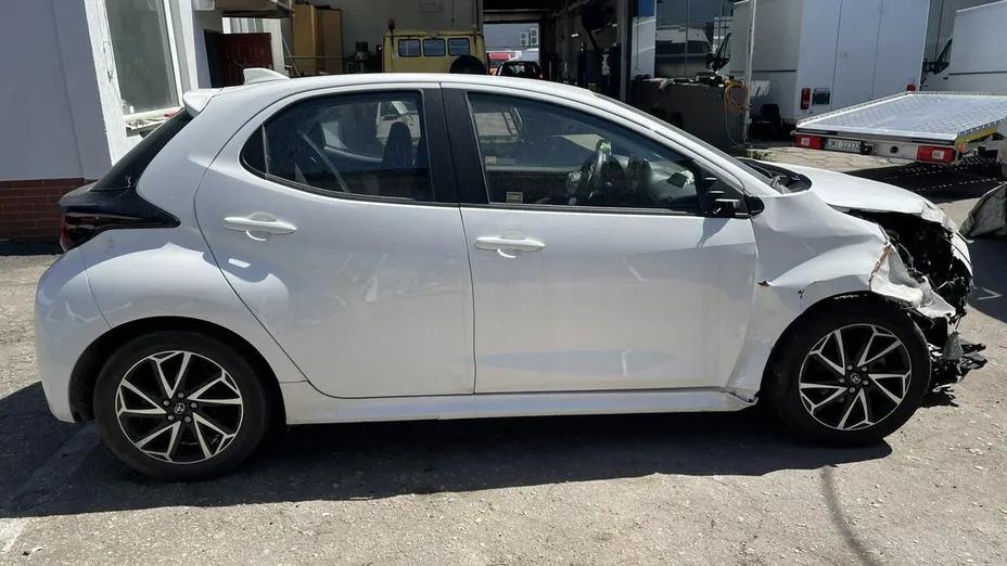 TOYOTA Yaris -