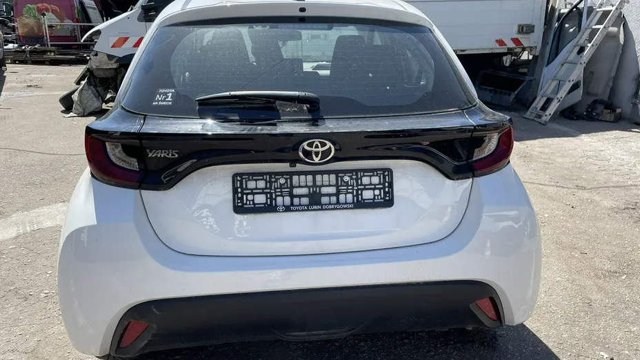 TOYOTA Yaris -