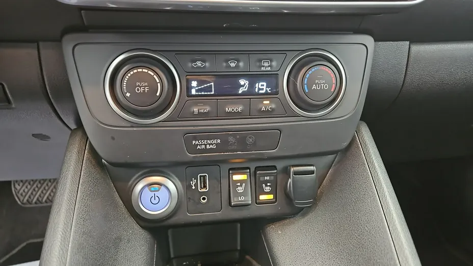NISSAN Leaf -