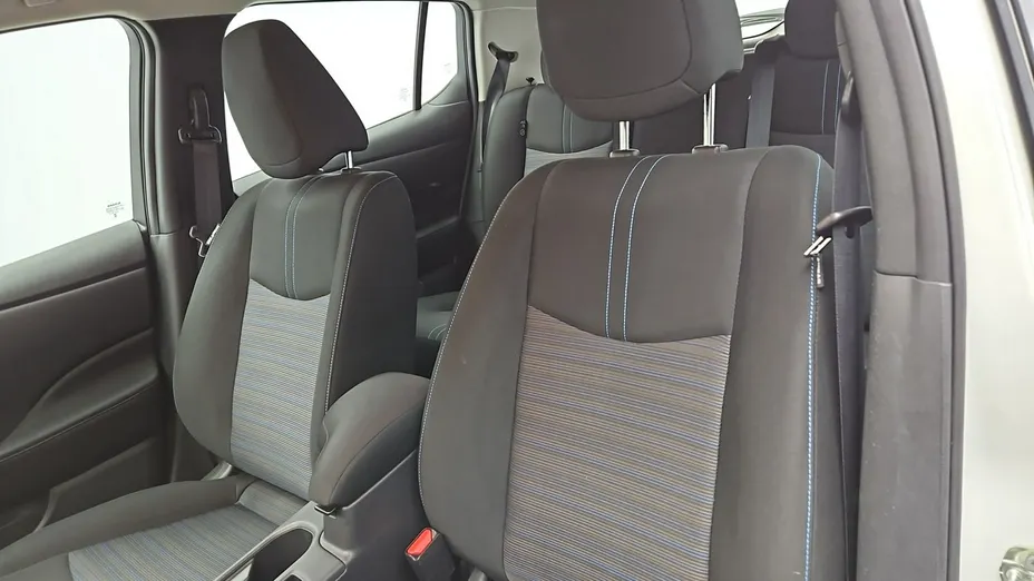 NISSAN Leaf -