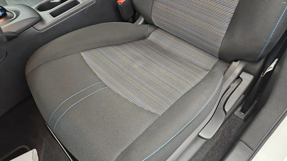 NISSAN Leaf -