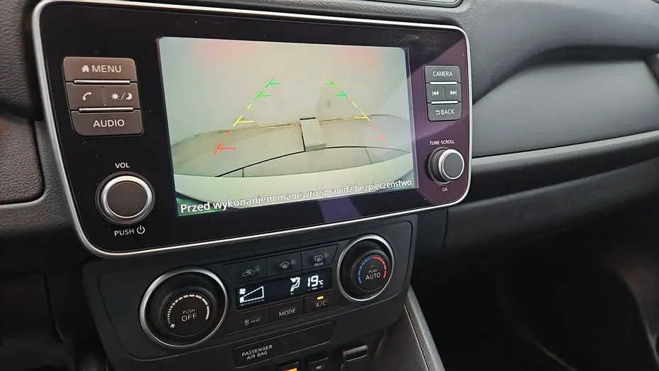 NISSAN Leaf -