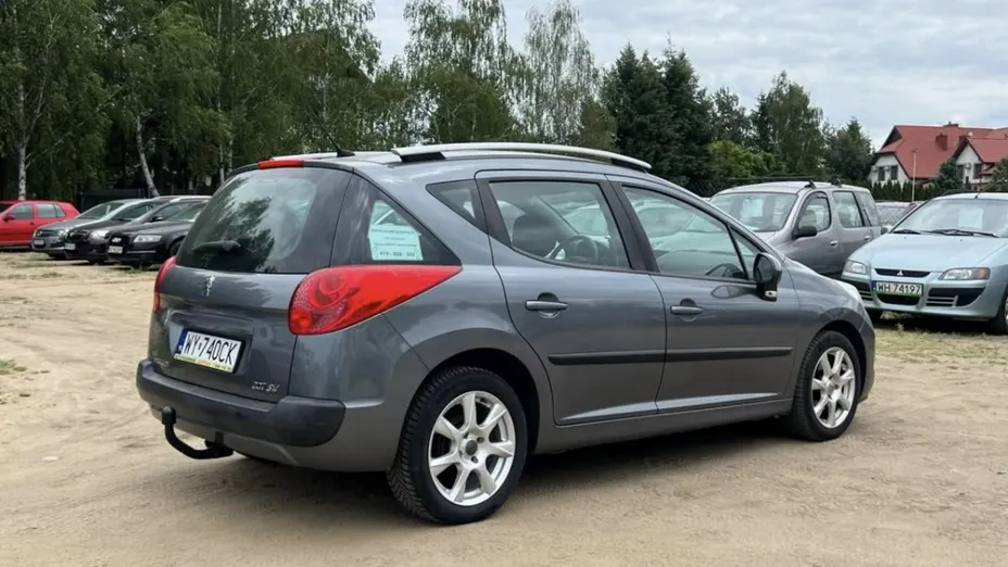 PEUGEOT 207 -