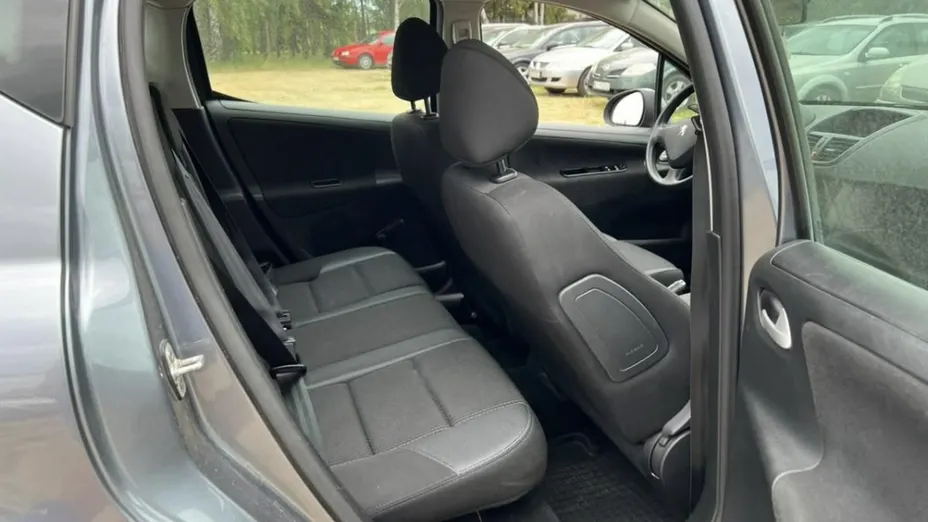 PEUGEOT 207 -