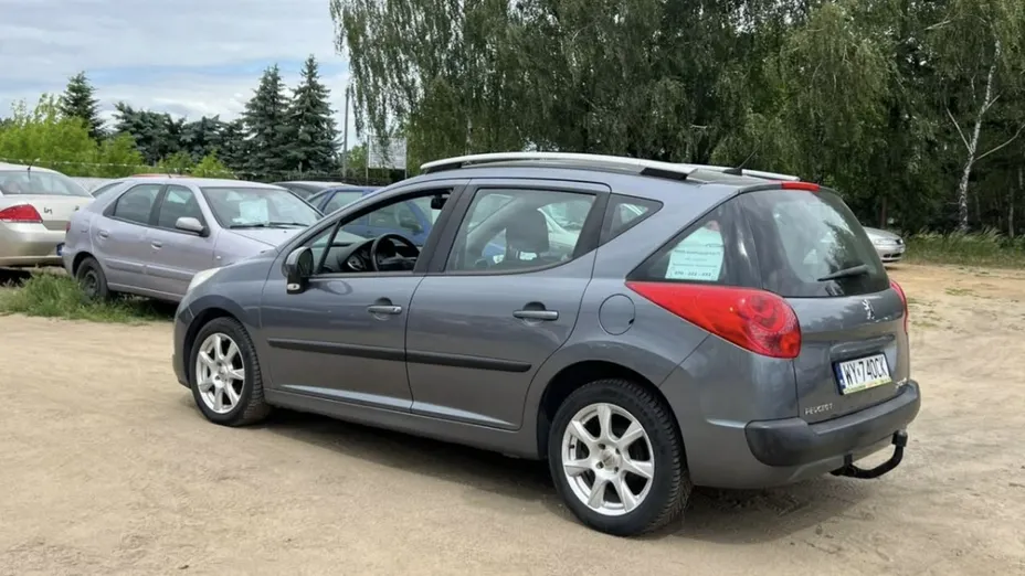 PEUGEOT 207 -