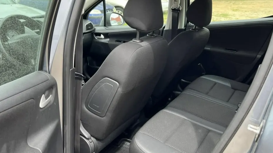 PEUGEOT 207 -