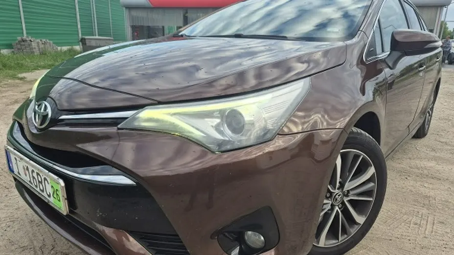 TOYOTA Avensis -