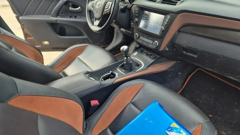 TOYOTA Avensis -