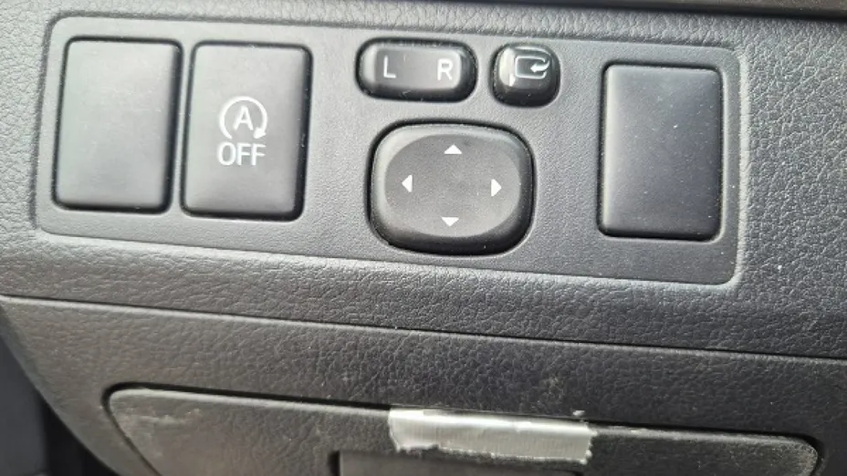 TOYOTA Avensis -