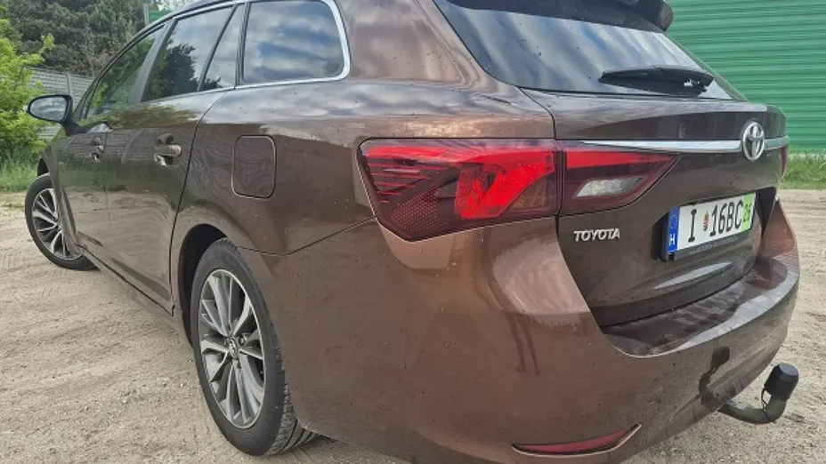 TOYOTA Avensis -