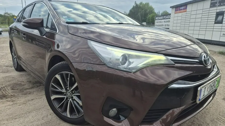 TOYOTA Avensis -