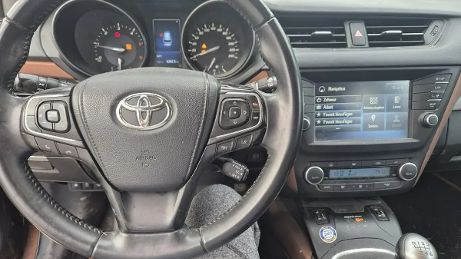 TOYOTA Avensis -