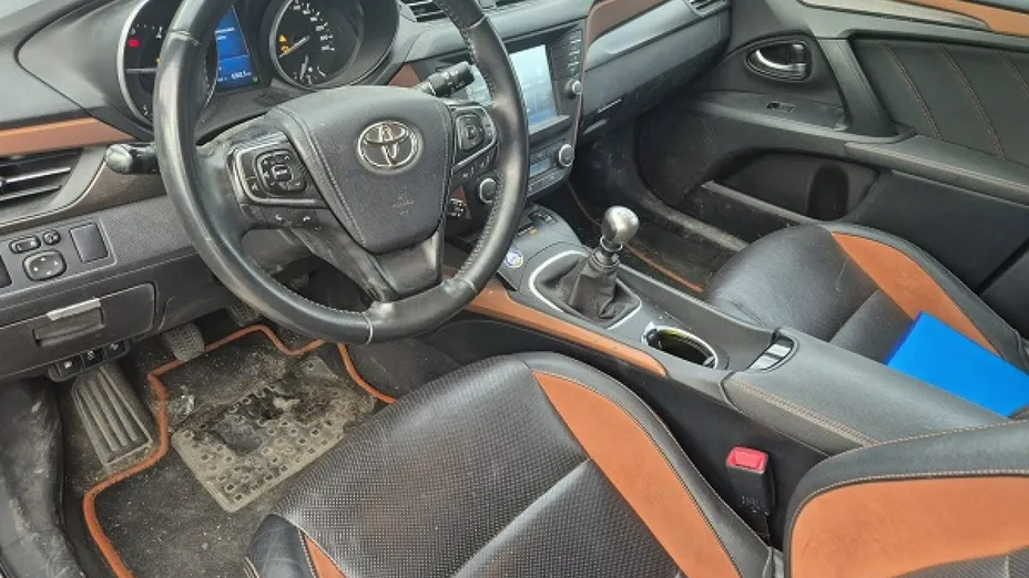 TOYOTA Avensis -