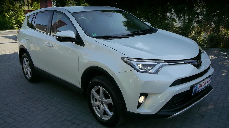 TOYOTA RAV4 -