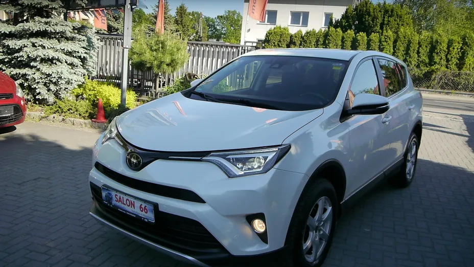 TOYOTA RAV4 -