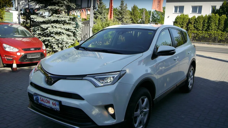 TOYOTA RAV4 -