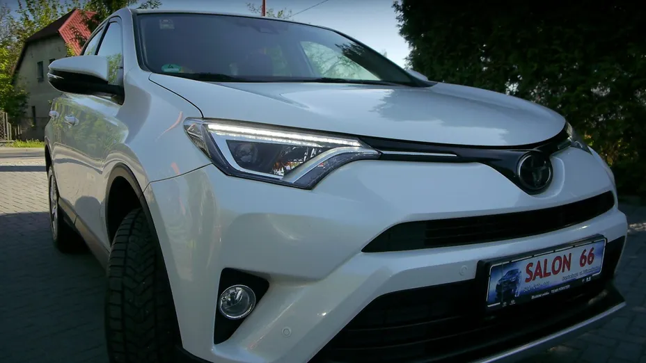 TOYOTA RAV4 -