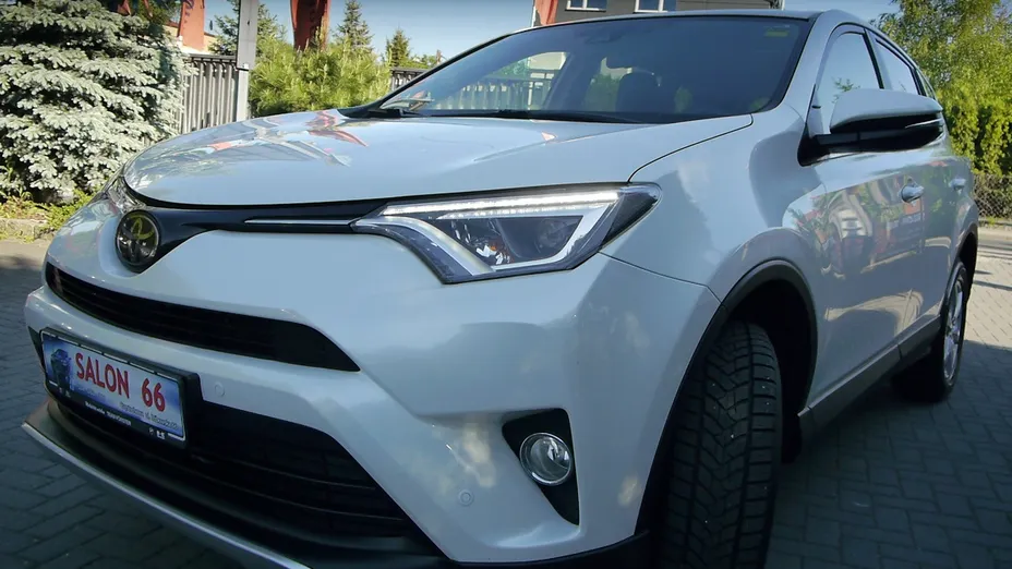 TOYOTA RAV4 -