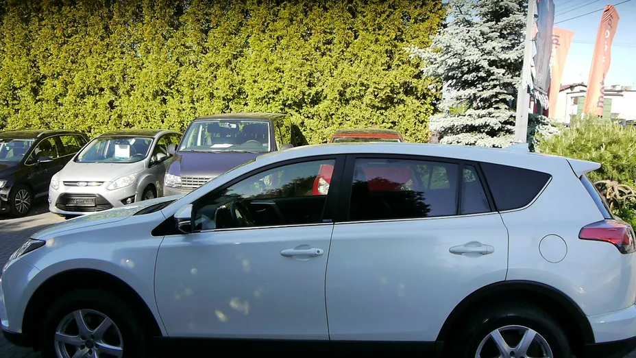 TOYOTA RAV4 -