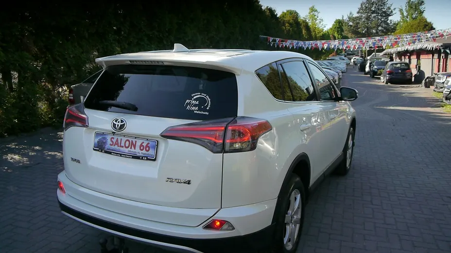 TOYOTA RAV4 -